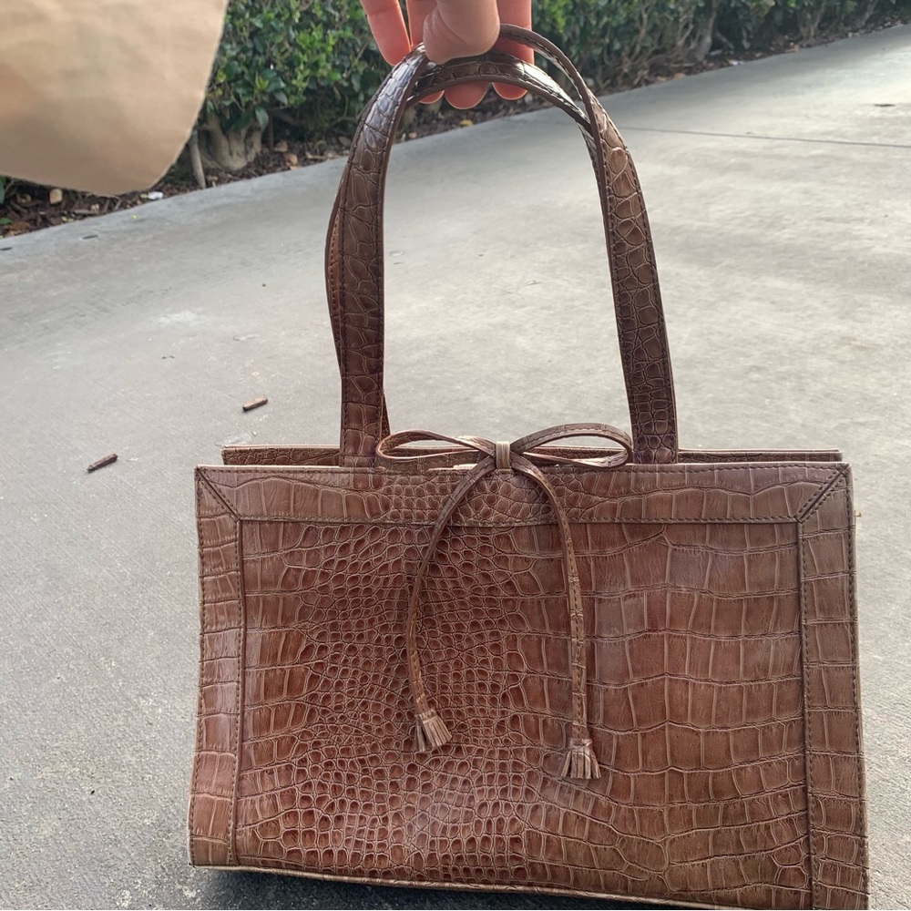 Elegant Brown Crocodile-Embossed Women's Bag